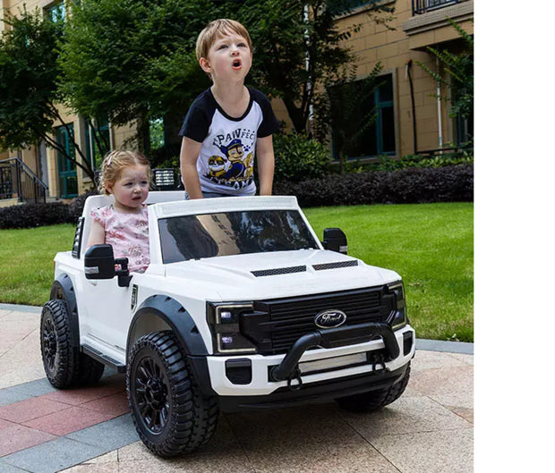 Ford Super Duty F-450 24 V Licensed Electric Ride-On Truck – White Platinum Edition (by Onyx Kids)