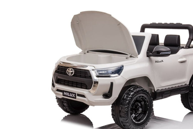 Toyota Hilux 12 V Licensed Electric Ride-On Jeep – White Adventure Edition (by Onyx Kids)